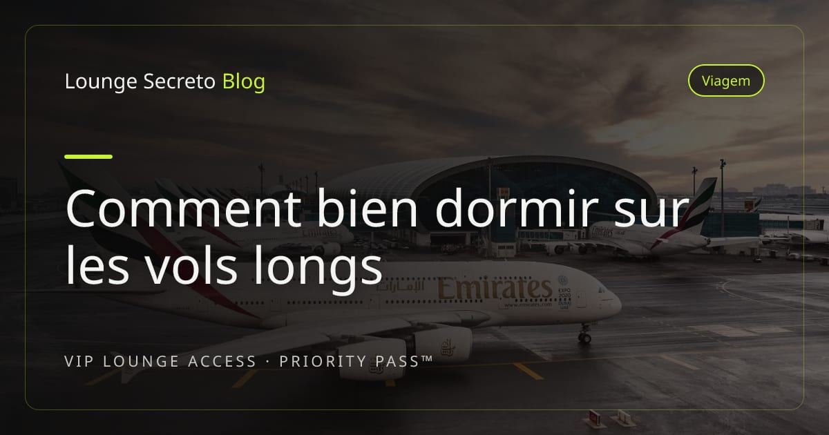Passager se reposant avec un masque de sommeil dans un siège d'avion