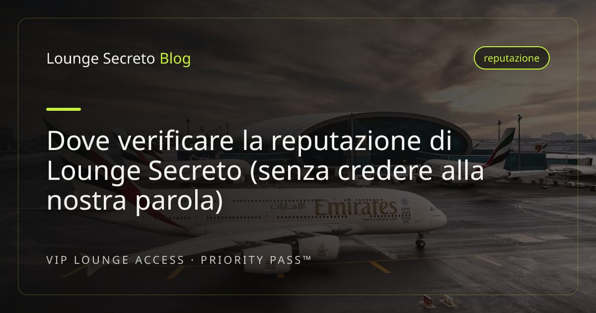 Persona che controlla un documento su un portatile in una sala VIP di aeroporto, con luce soffusa